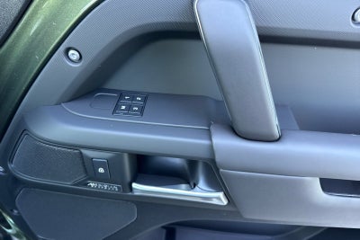 2026 Land Rover Defender 110 X-Dynamic SE