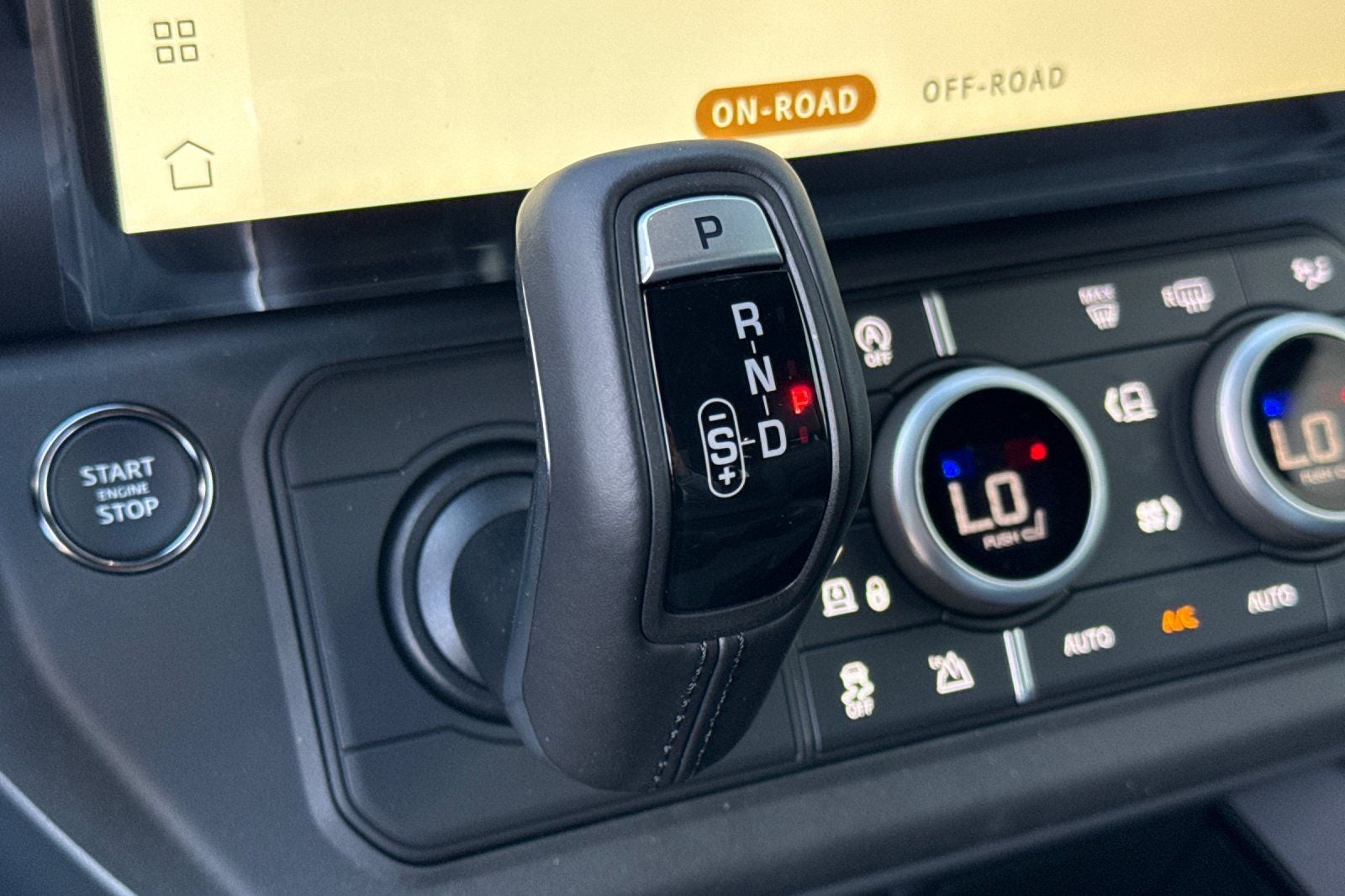 2026 Land Rover Defender 110 X-Dynamic SE