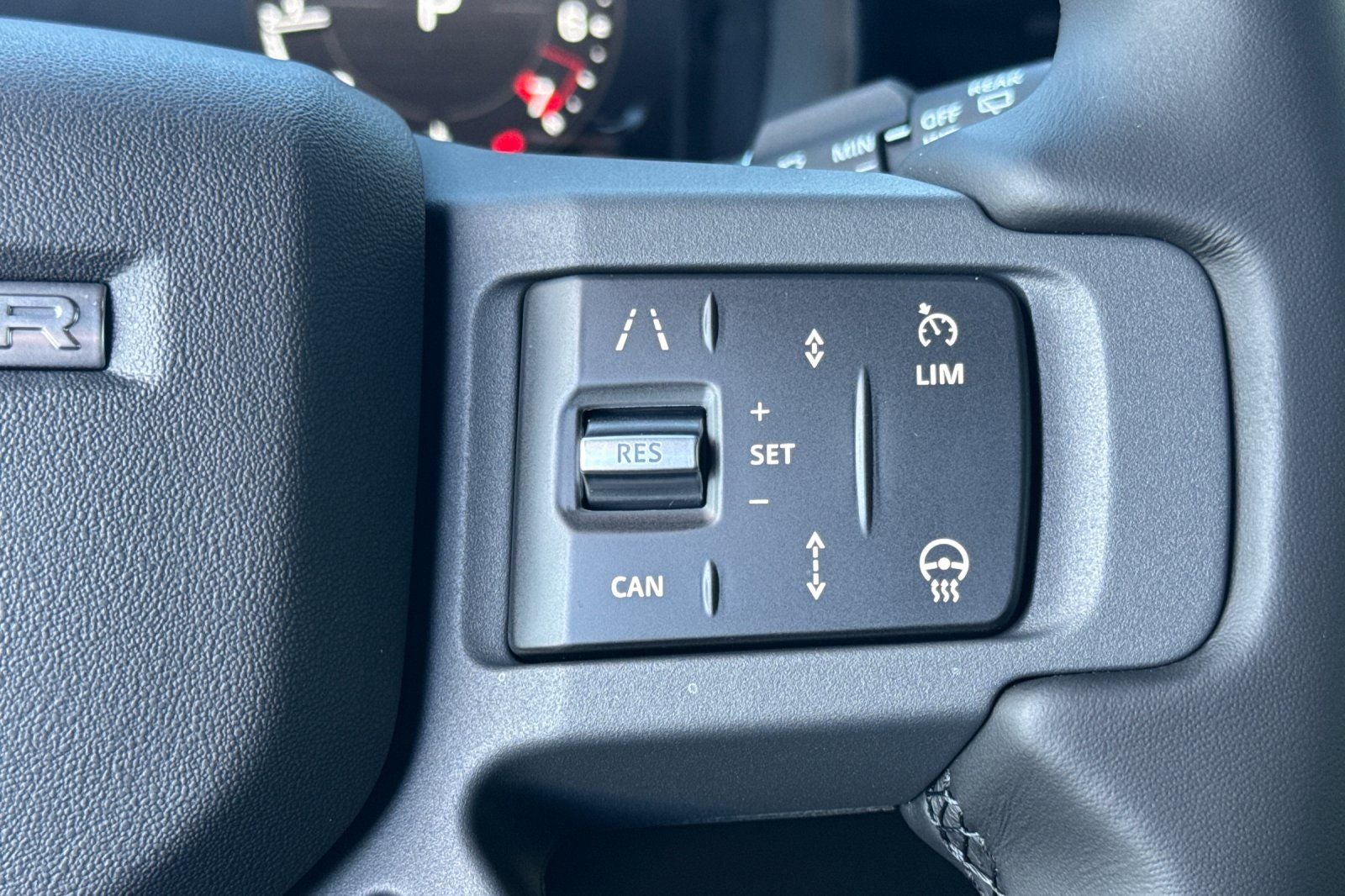 2026 Land Rover Defender 110 X-Dynamic SE