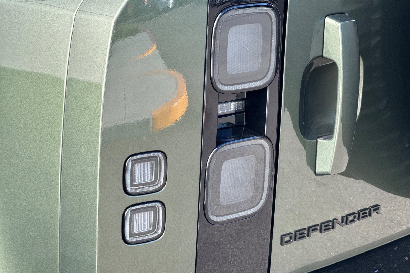 2026 Land Rover Defender 110 X-Dynamic SE