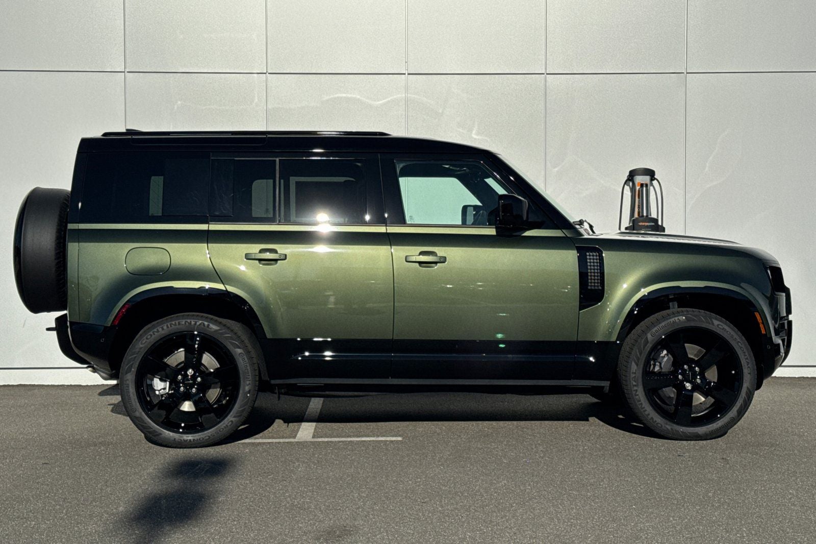 2026 Land Rover Defender 110 X-Dynamic SE