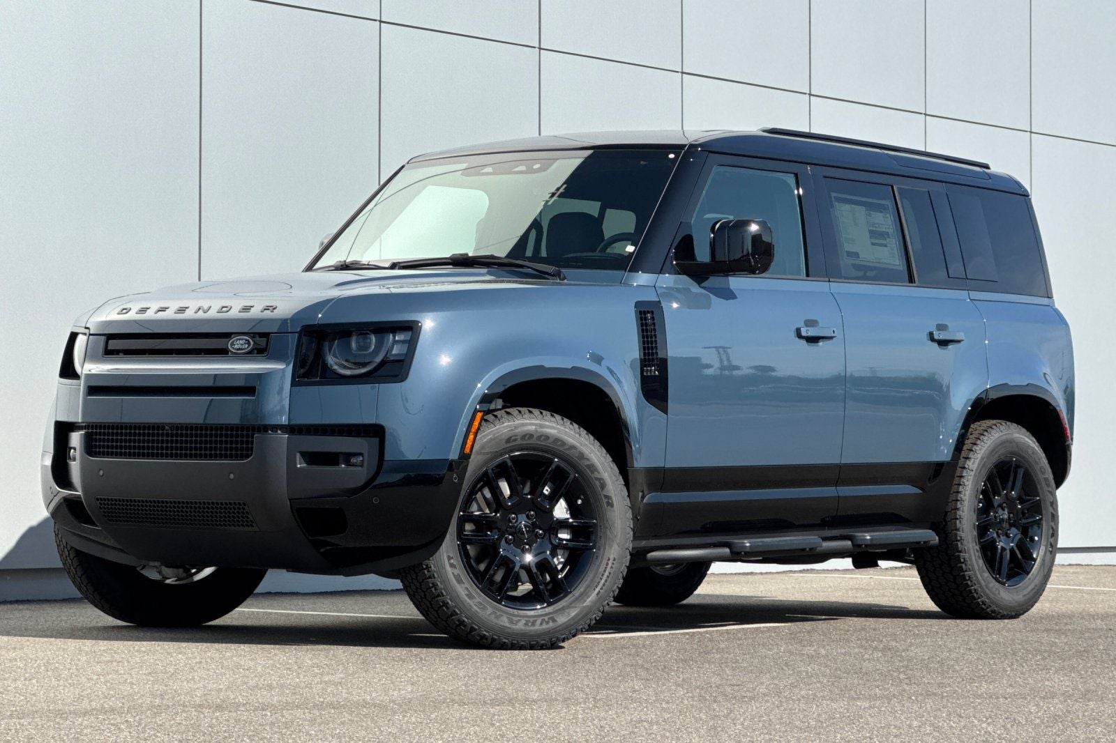 2026 Land Rover Defender 110 X-Dynamic SE