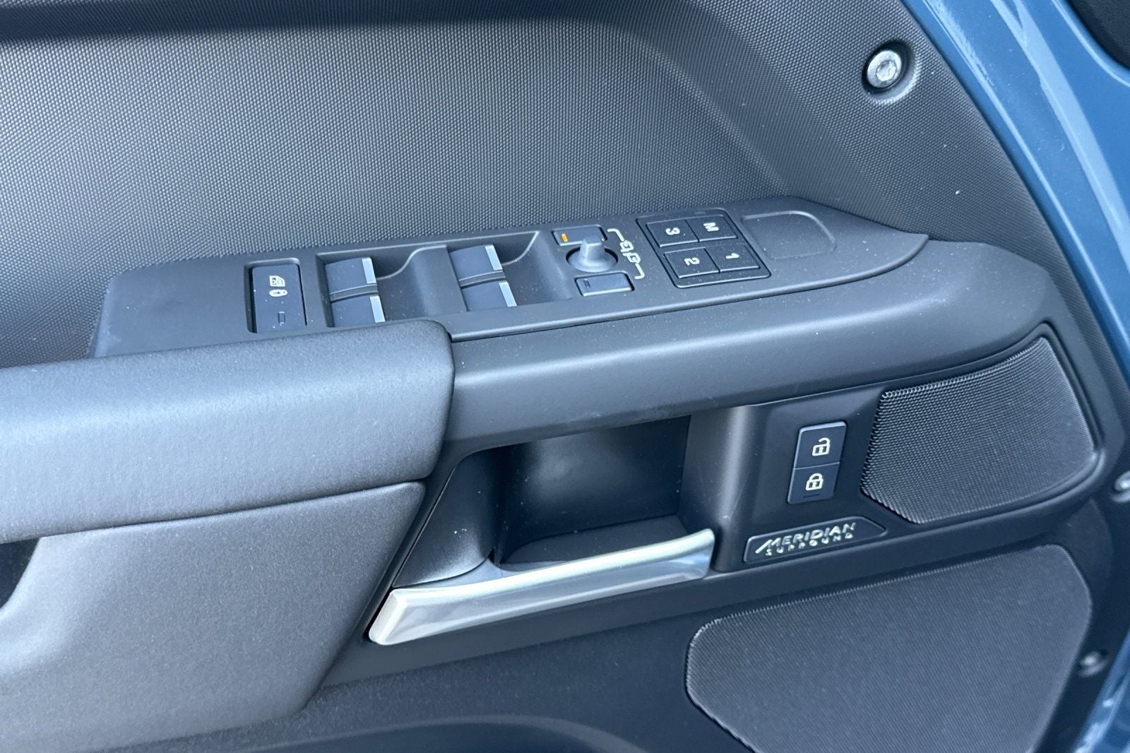 2026 Land Rover Defender 110 X-Dynamic SE