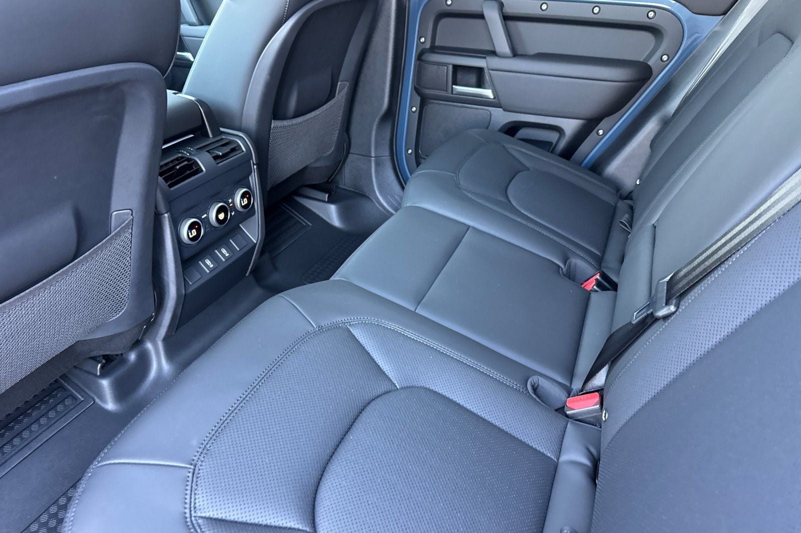 2026 Land Rover Defender 110 X-Dynamic SE