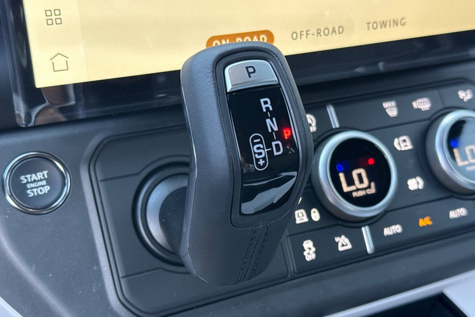 2026 Land Rover Defender 110 X-Dynamic SE