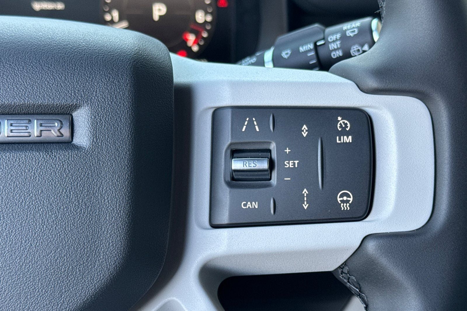 2026 Land Rover Defender 110 X-Dynamic SE