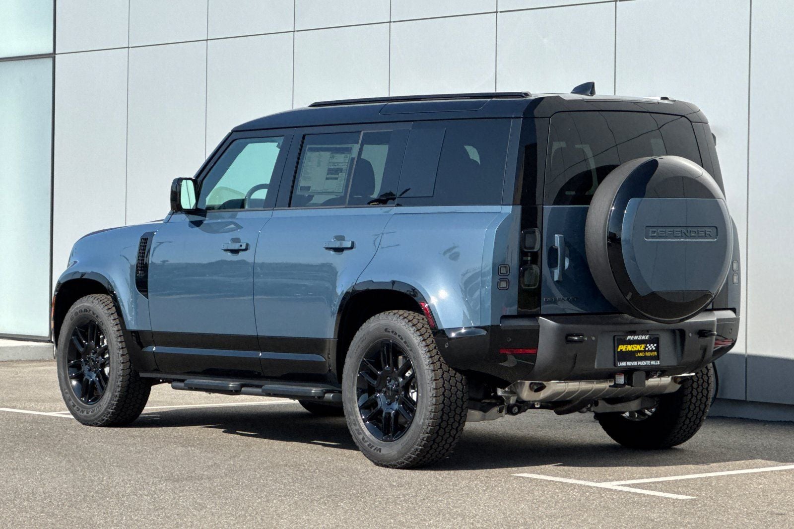 2026 Land Rover Defender 110 X-Dynamic SE