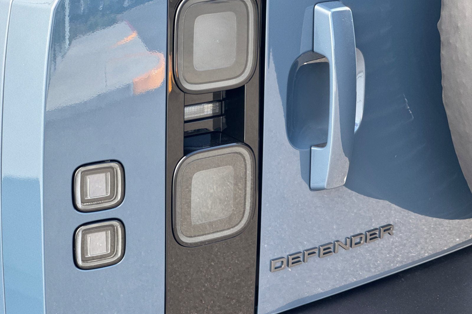 2026 Land Rover Defender 110 X-Dynamic SE