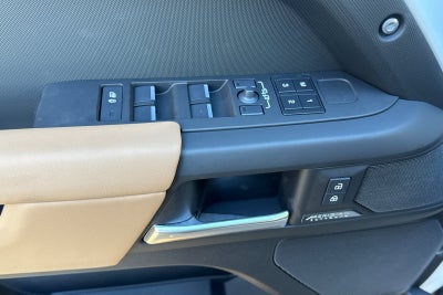 2026 Land Rover Defender 110 X-Dynamic SE