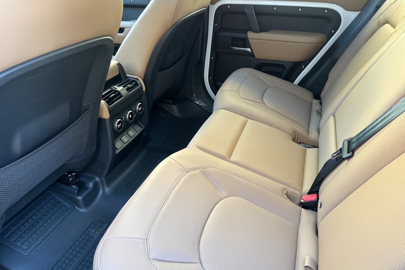 2026 Land Rover Defender 110 X-Dynamic SE