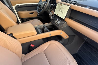 2026 Land Rover Defender 110 X-Dynamic SE