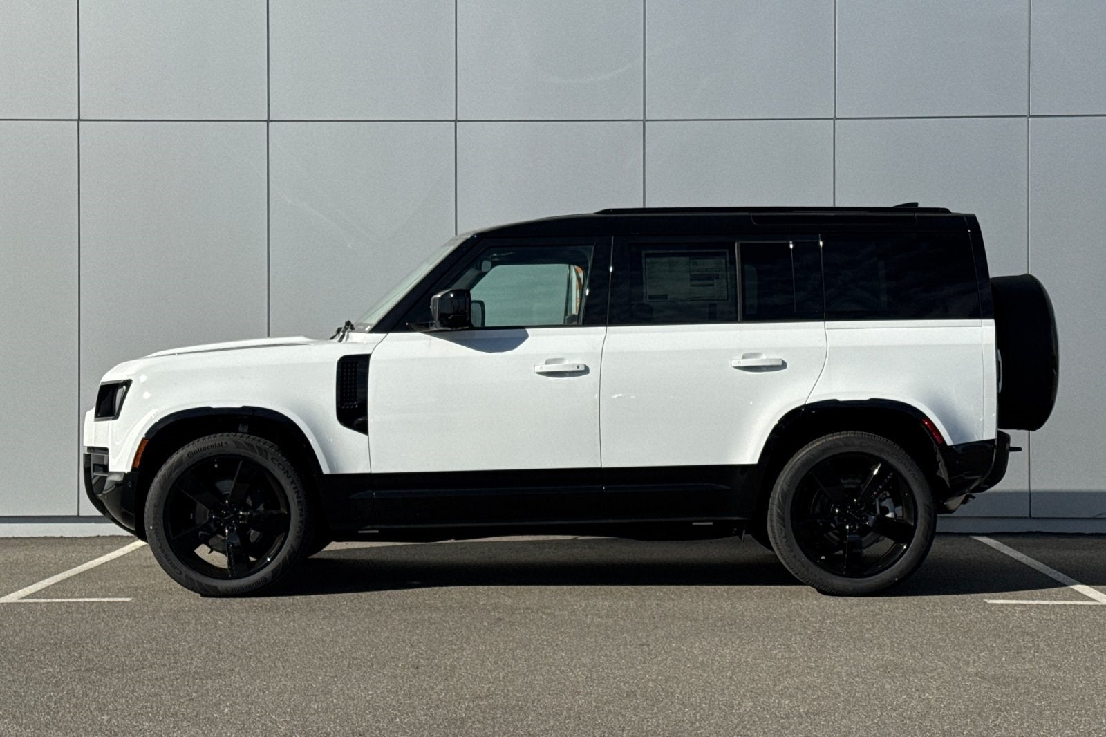 2026 Land Rover Defender 110 X-Dynamic SE