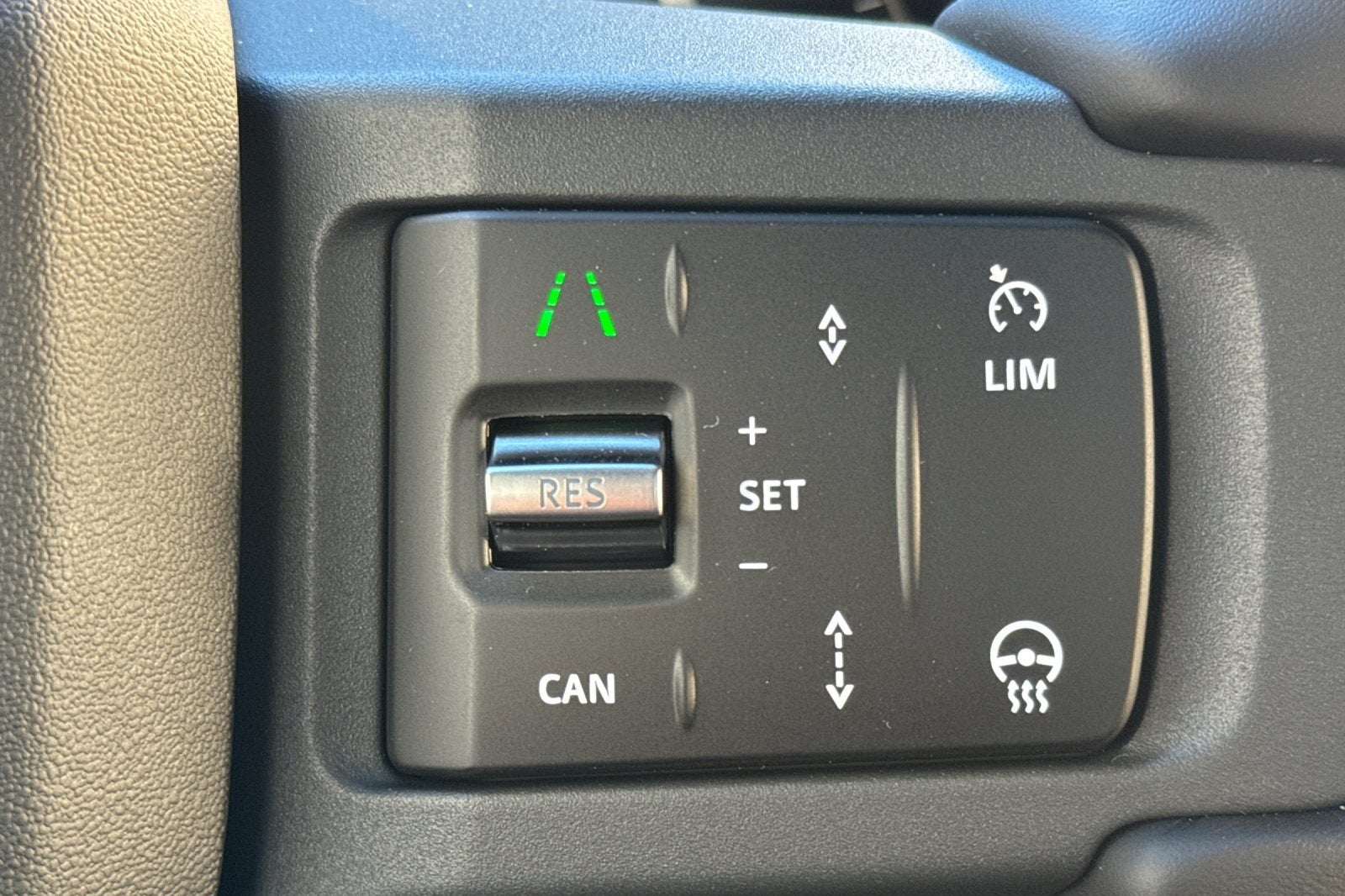 2026 Land Rover Defender 110 X-Dynamic SE