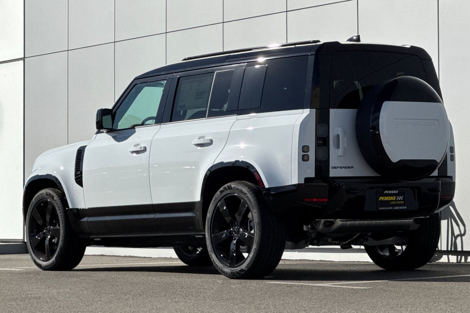 2026 Land Rover Defender 110 X-Dynamic SE