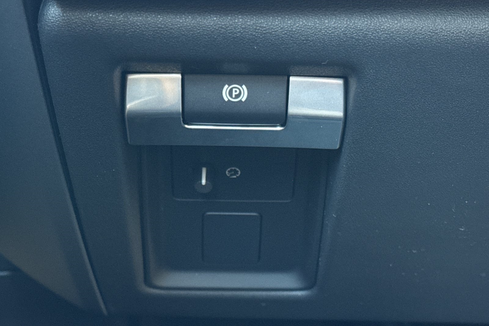 2026 Land Rover Defender 110 X-Dynamic SE