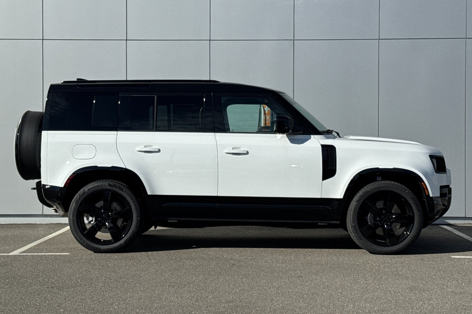 2026 Land Rover Defender 110 X-Dynamic SE