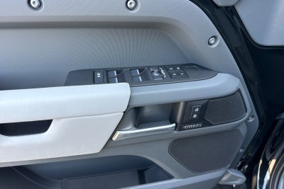 2026 Land Rover Defender 110 X-Dynamic SE