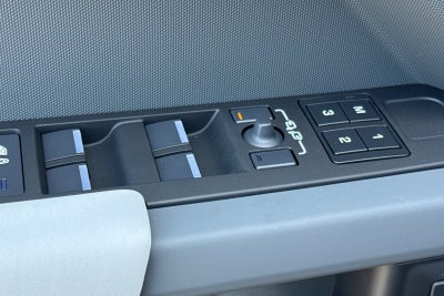 2026 Land Rover Defender 110 X-Dynamic SE