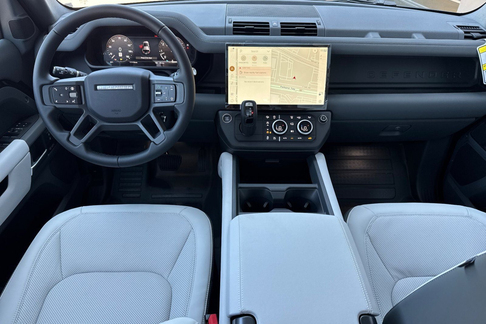 2026 Land Rover Defender 110 X-Dynamic SE