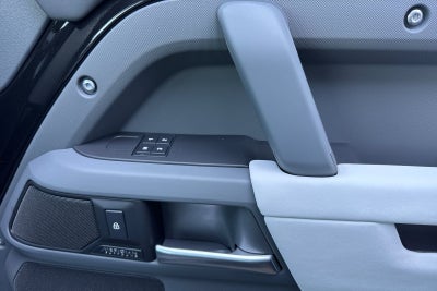 2026 Land Rover Defender 110 X-Dynamic SE
