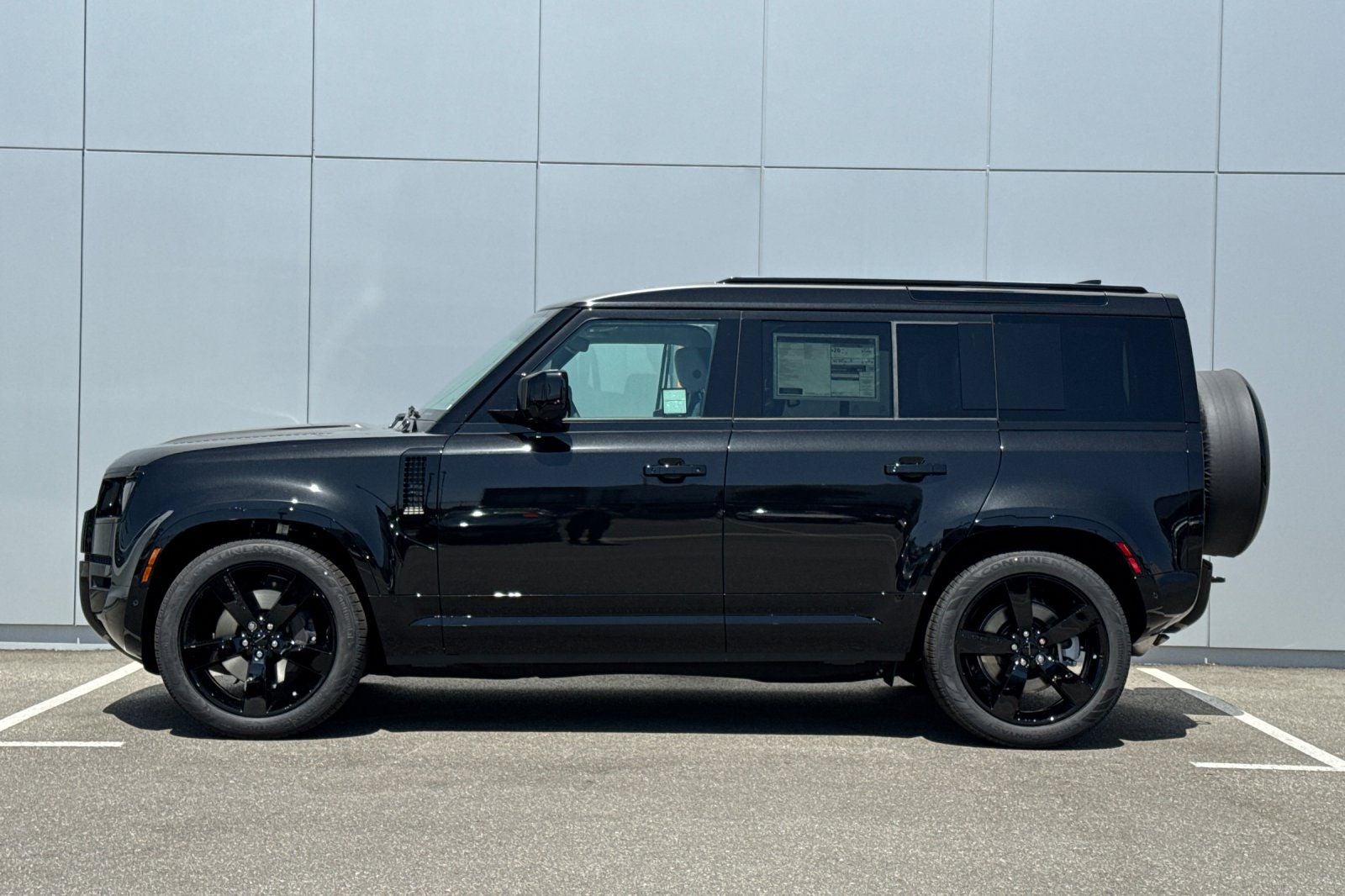2026 Land Rover Defender 110 X-Dynamic SE