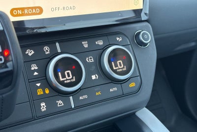 2026 Land Rover Defender 110 X-Dynamic SE