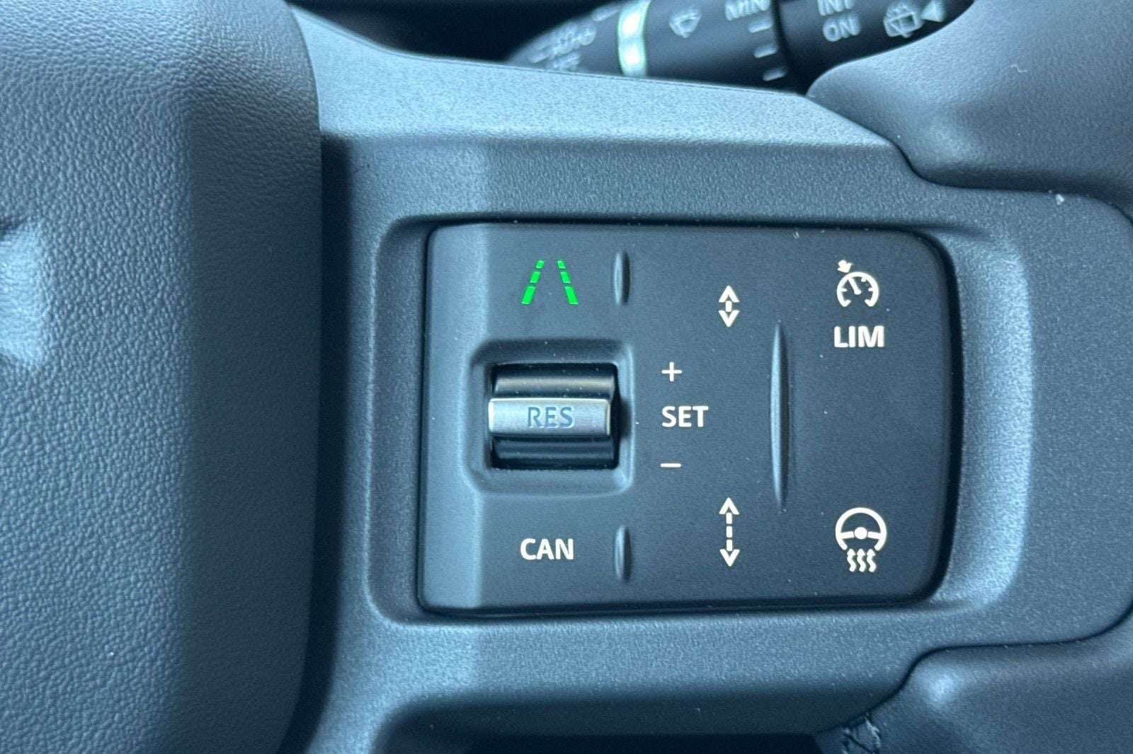 2026 Land Rover Defender 110 X-Dynamic SE