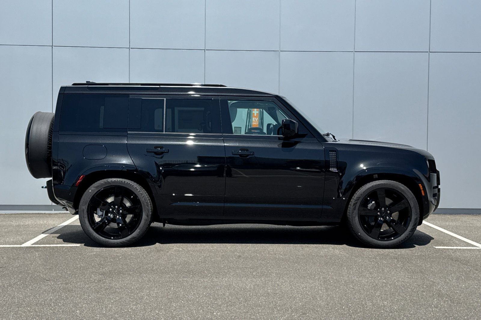 2026 Land Rover Defender 110 X-Dynamic SE