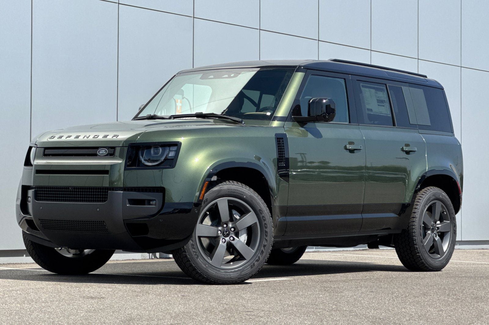 2026 Land Rover Defender 110 X-Dynamic SE