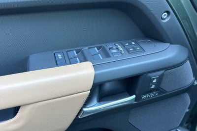 2026 Land Rover Defender 110 X-Dynamic SE