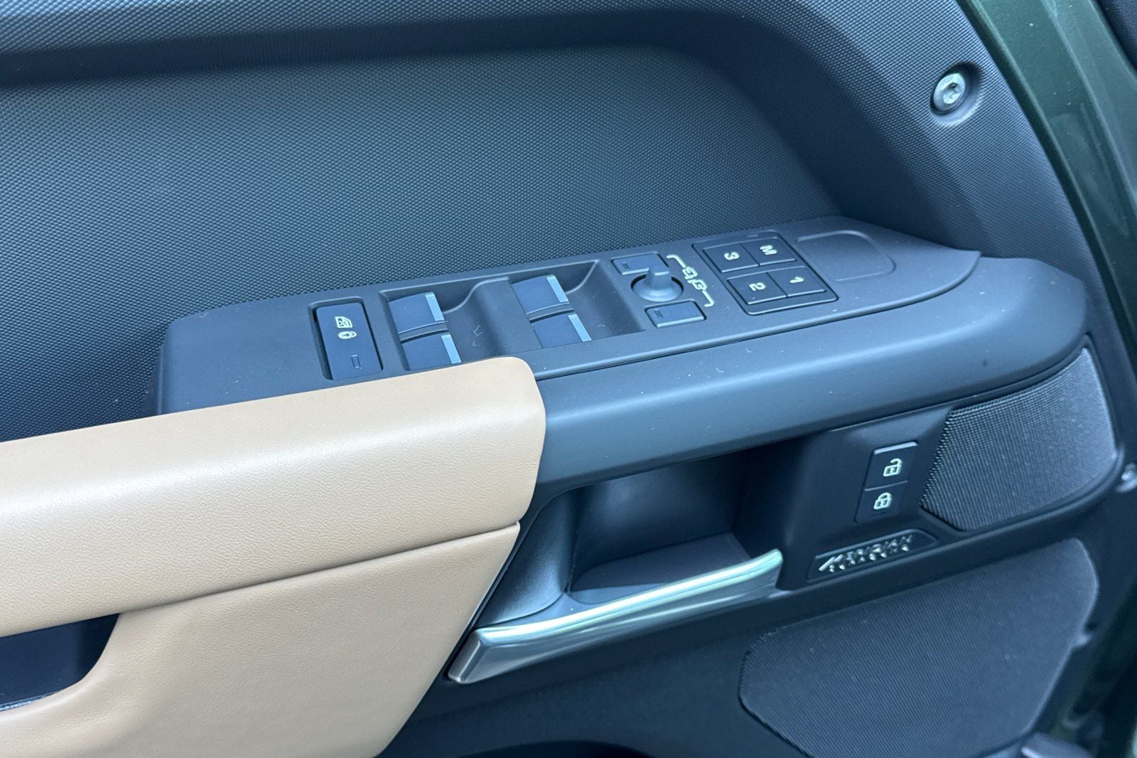 2026 Land Rover Defender 110 X-Dynamic SE