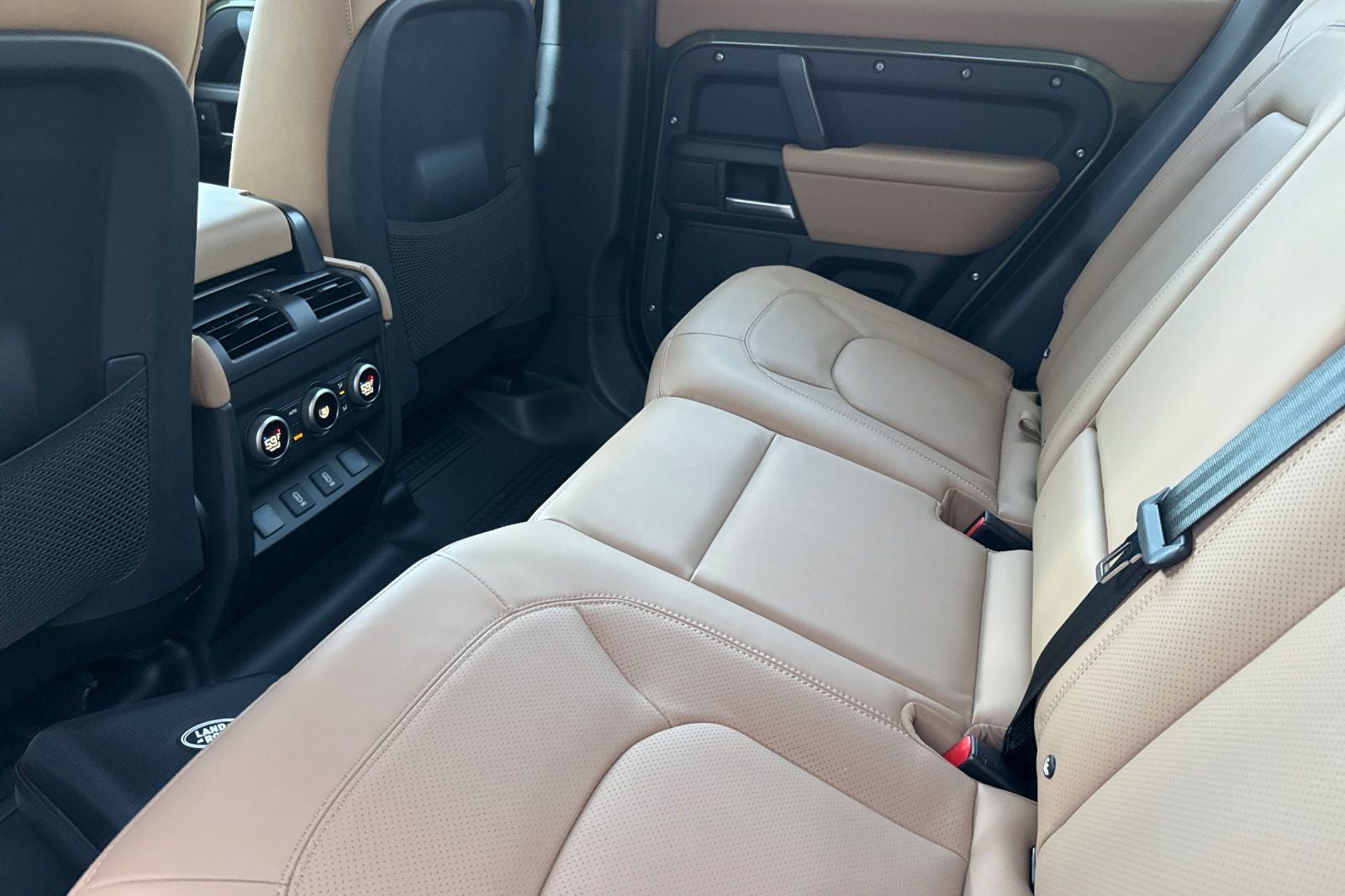 2026 Land Rover Defender 110 X-Dynamic SE
