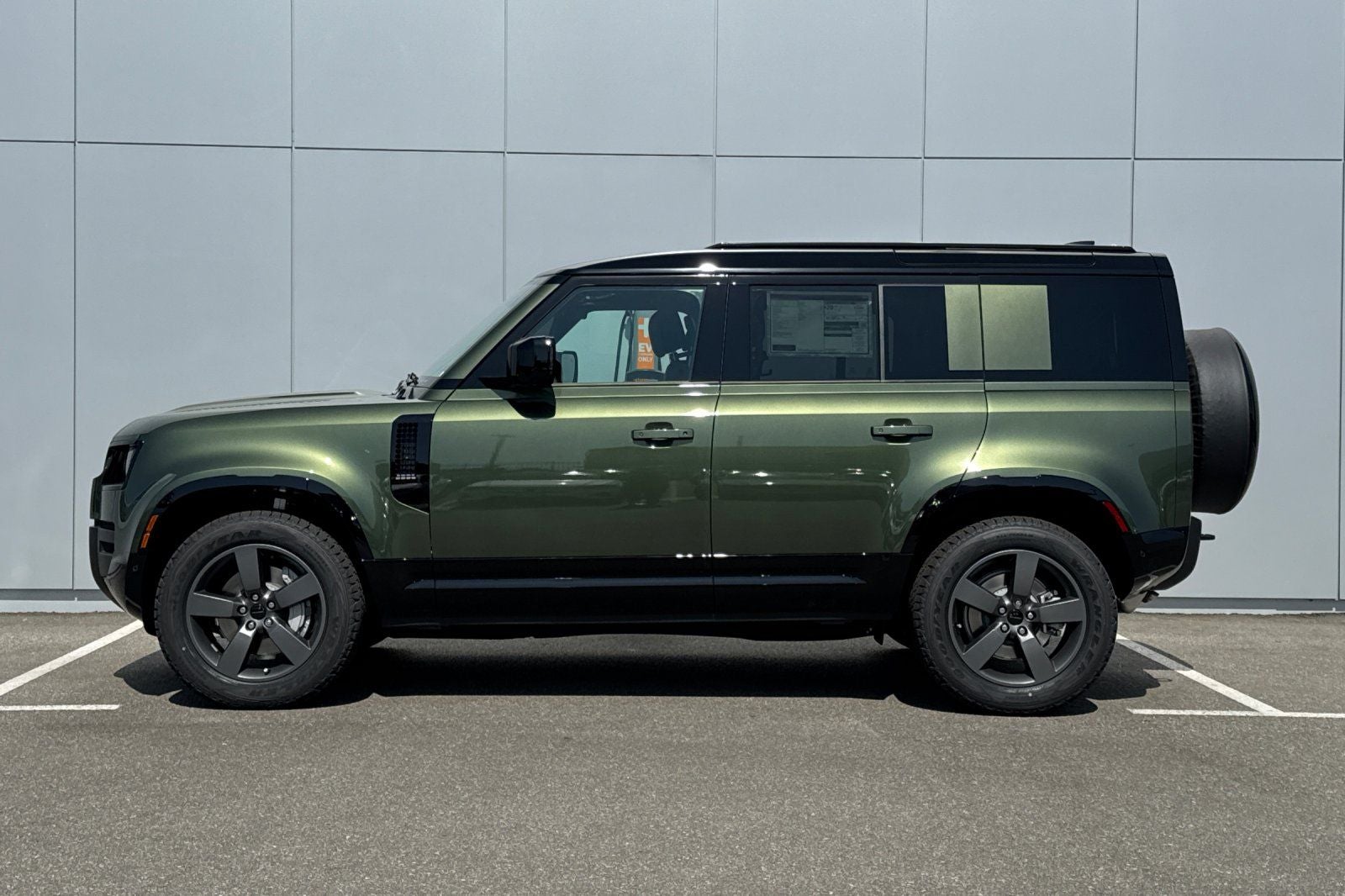 2026 Land Rover Defender 110 X-Dynamic SE