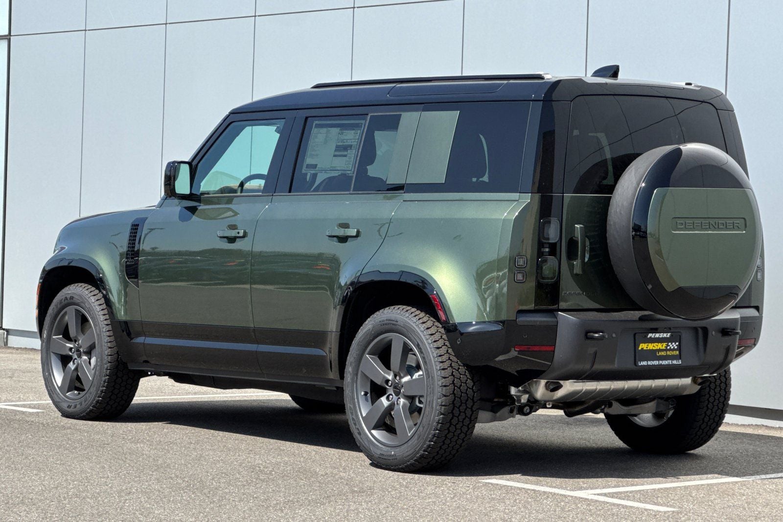 2026 Land Rover Defender 110 X-Dynamic SE