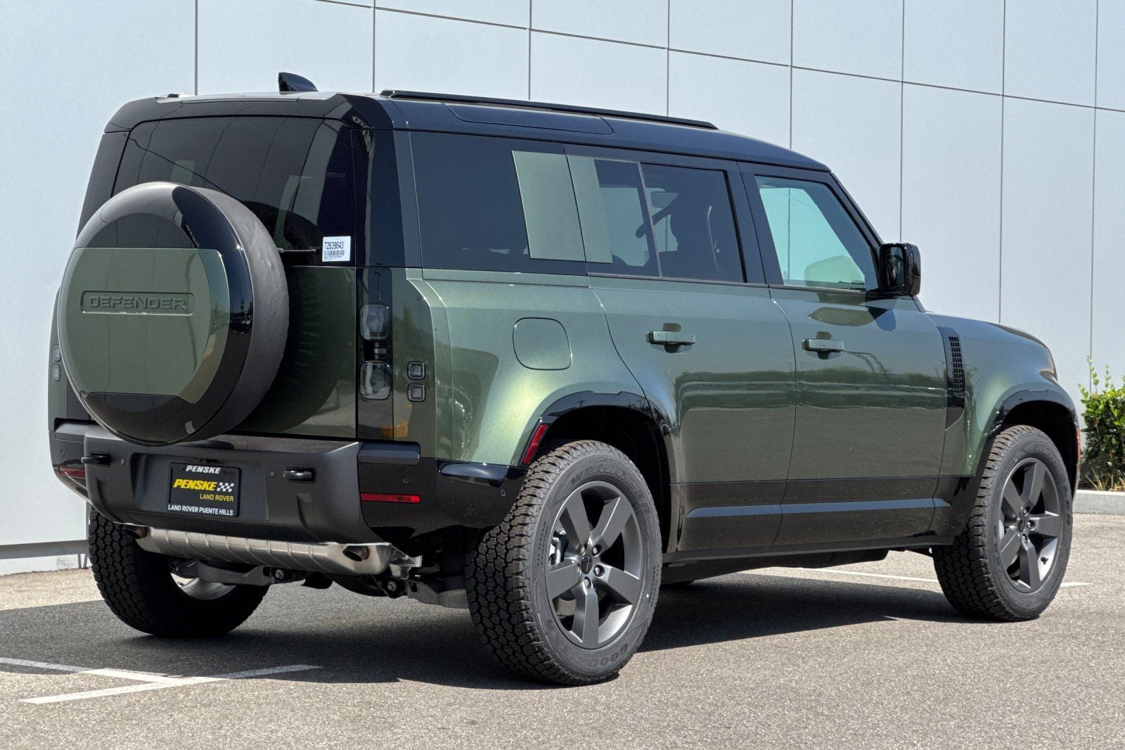 2026 Land Rover Defender 110 X-Dynamic SE