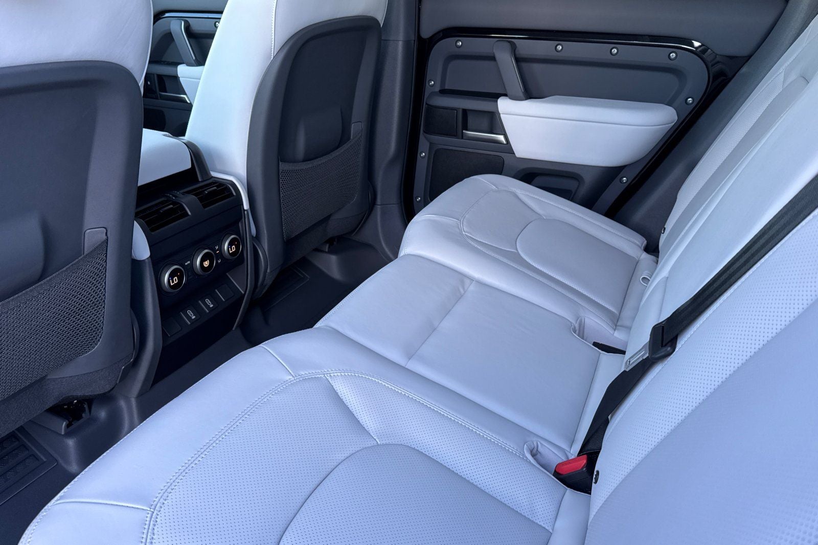2026 Land Rover Defender 110 X-Dynamic SE