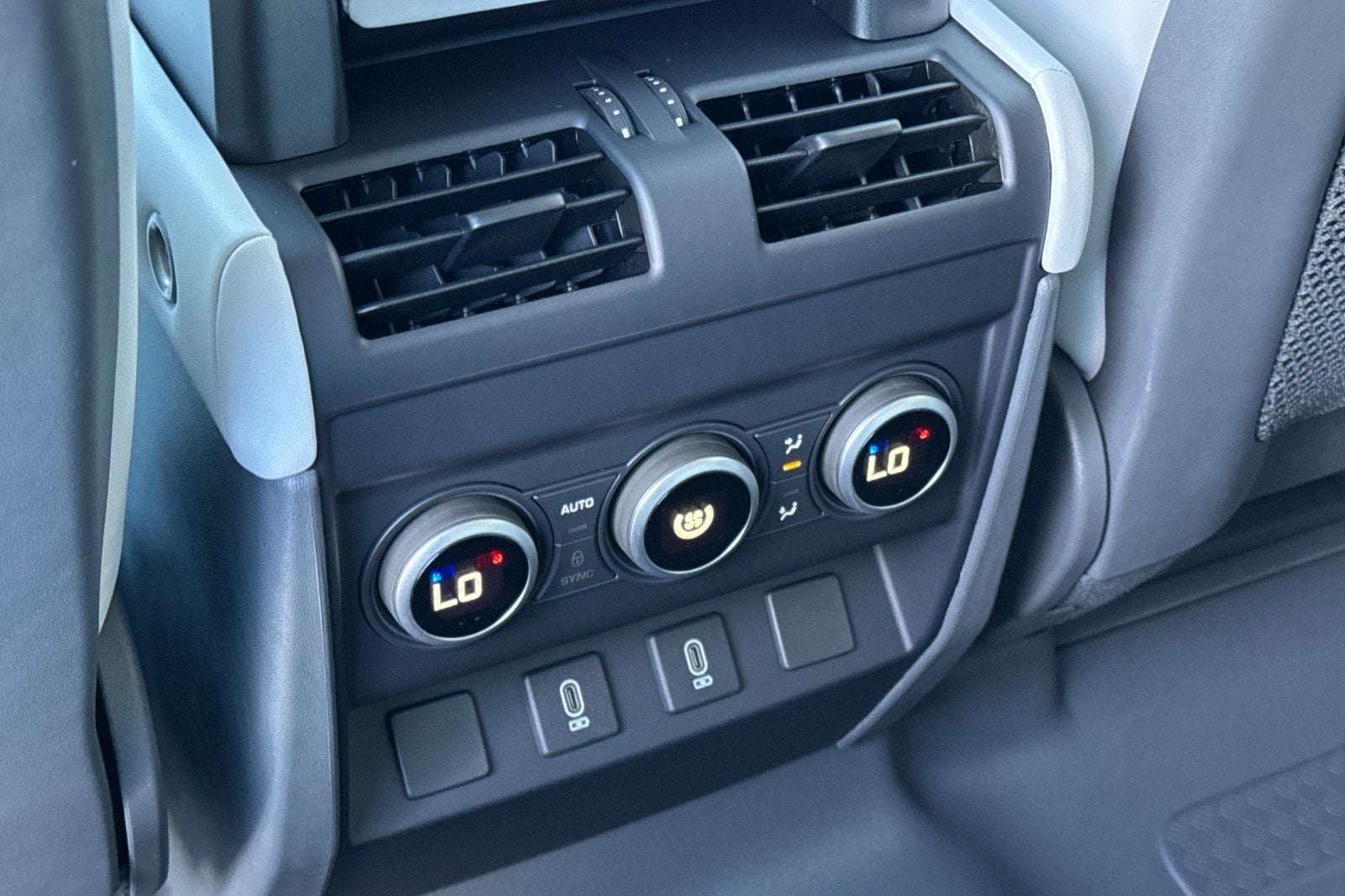 2026 Land Rover Defender 110 X-Dynamic SE