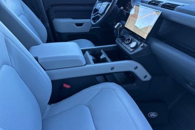 2026 Land Rover Defender 110 X-Dynamic SE