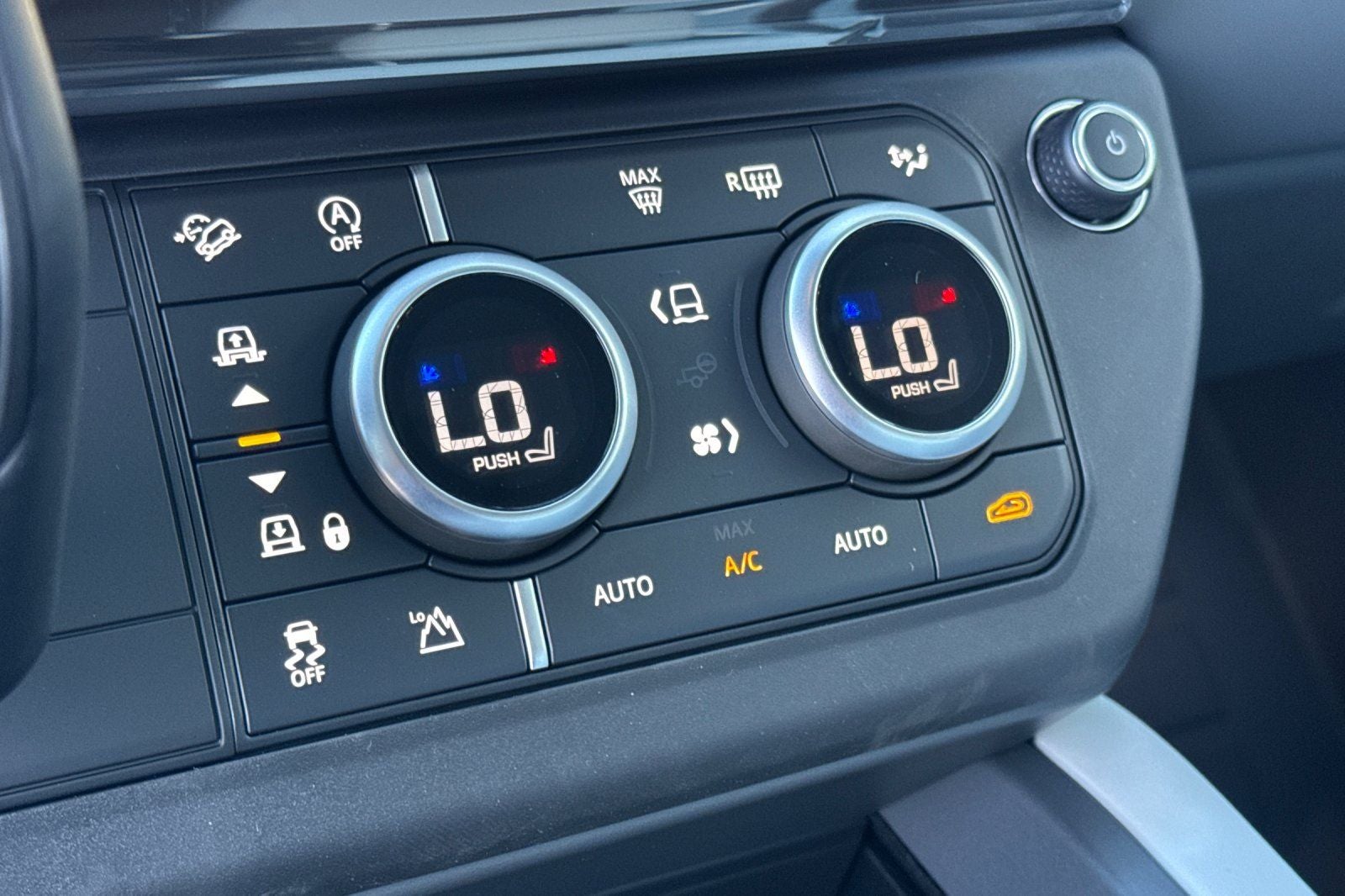 2026 Land Rover Defender 110 X-Dynamic SE