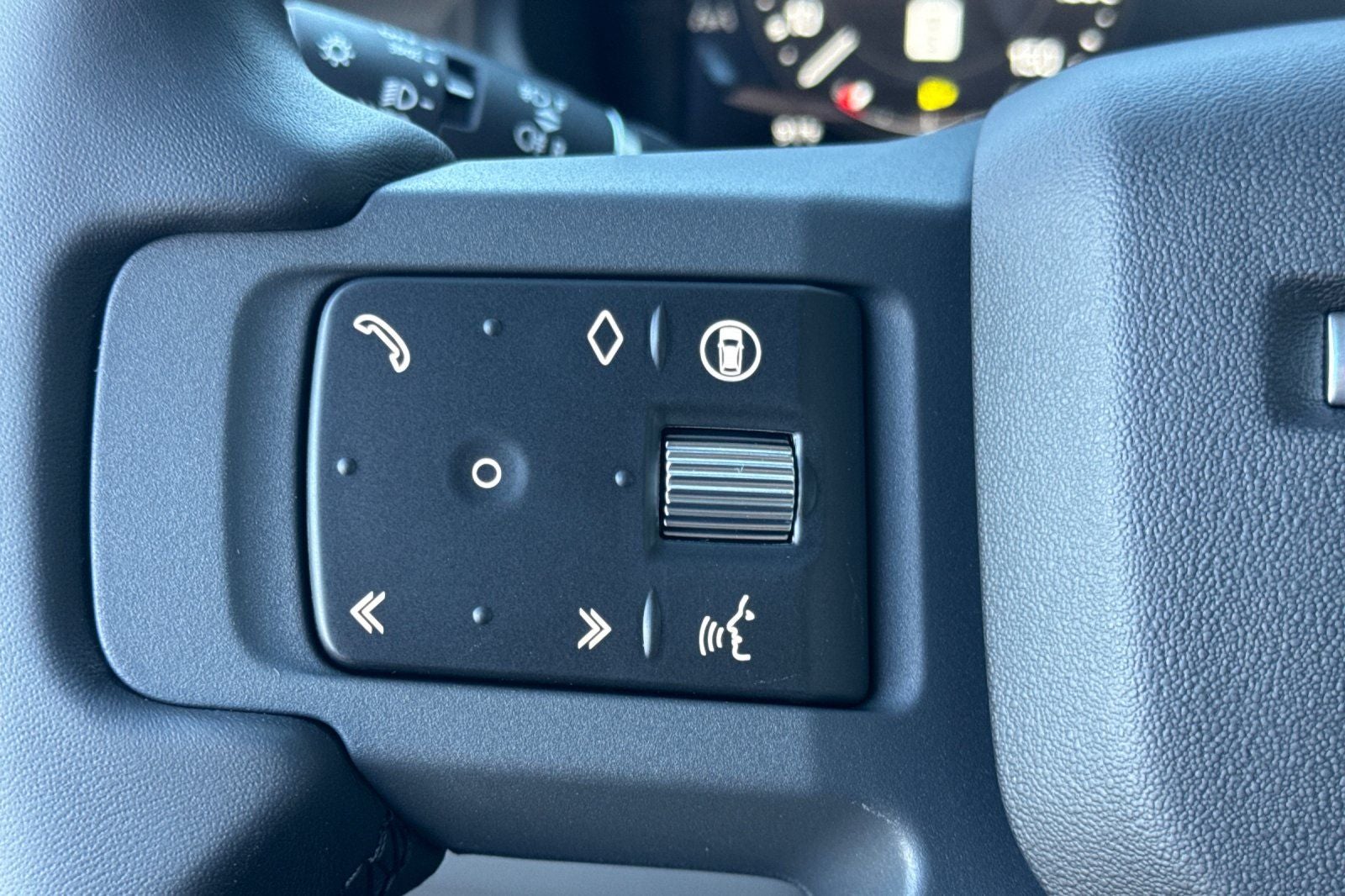 2026 Land Rover Defender 110 X-Dynamic SE