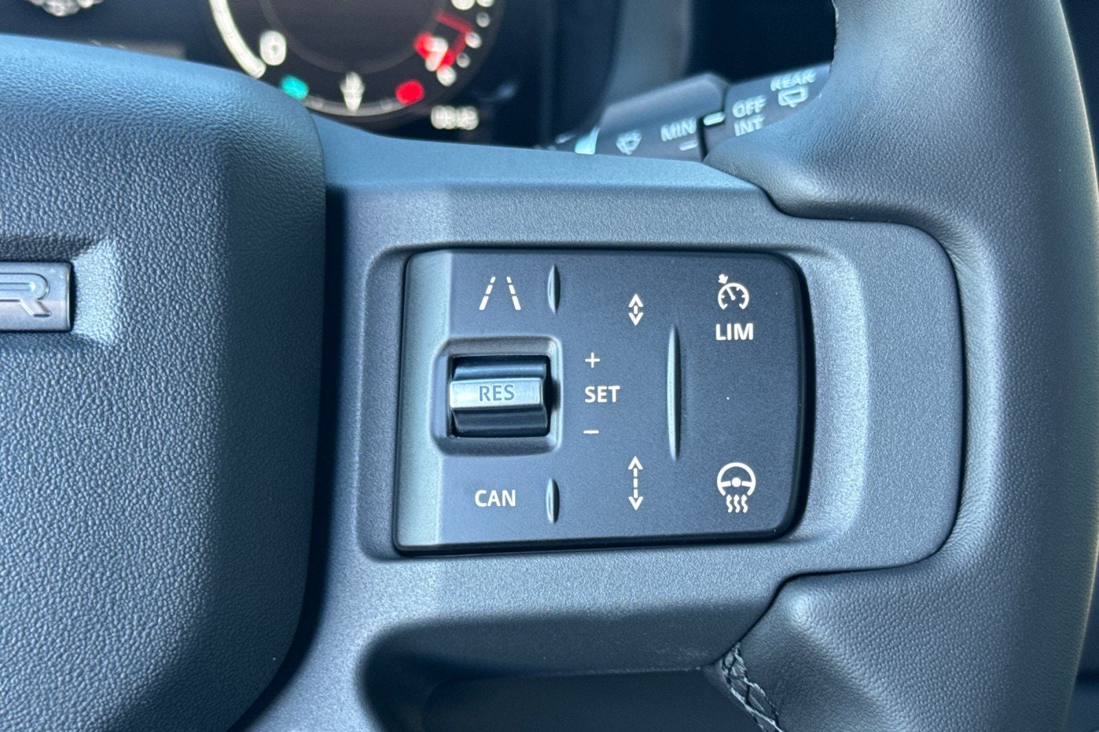 2026 Land Rover Defender 110 X-Dynamic SE