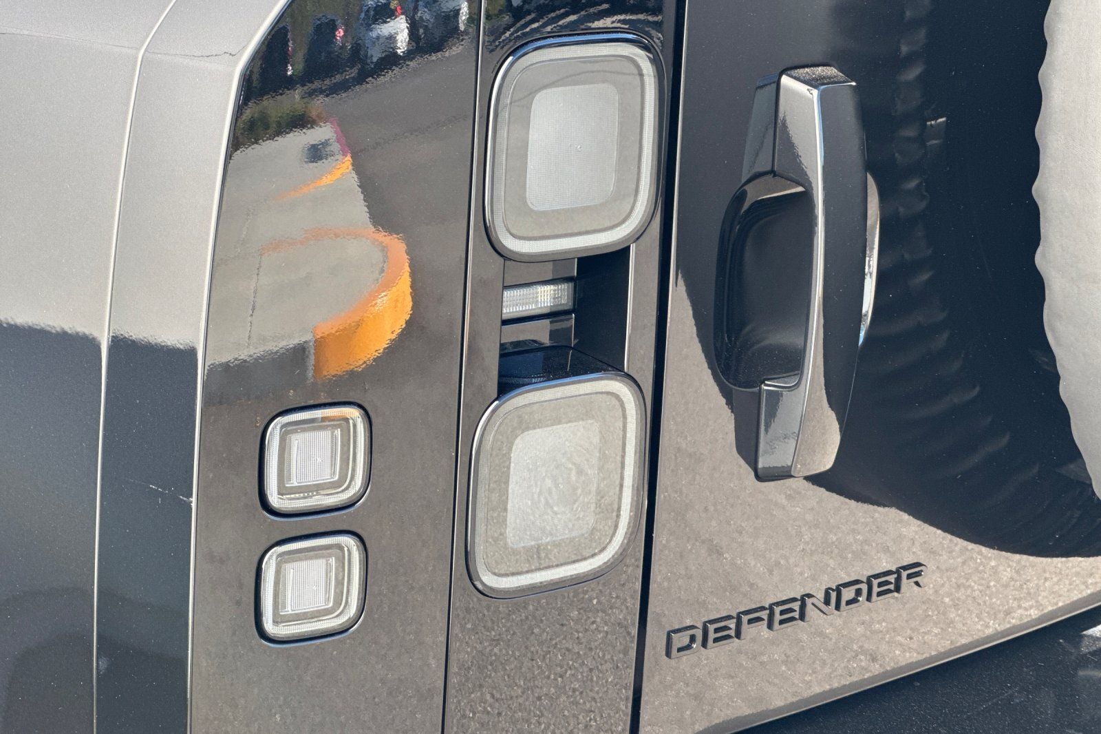 2026 Land Rover Defender 110 X-Dynamic SE