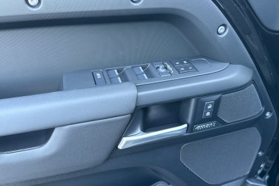 2026 Land Rover Defender 110 X-Dynamic SE