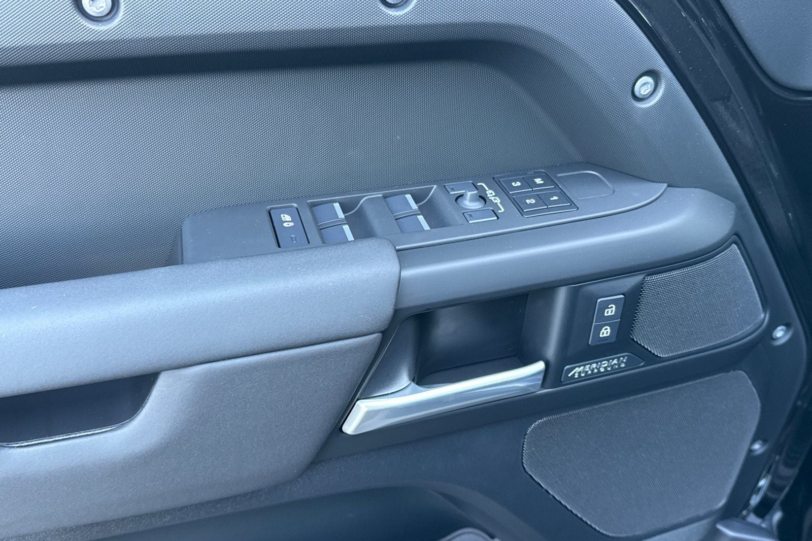 2026 Land Rover Defender 110 X-Dynamic SE