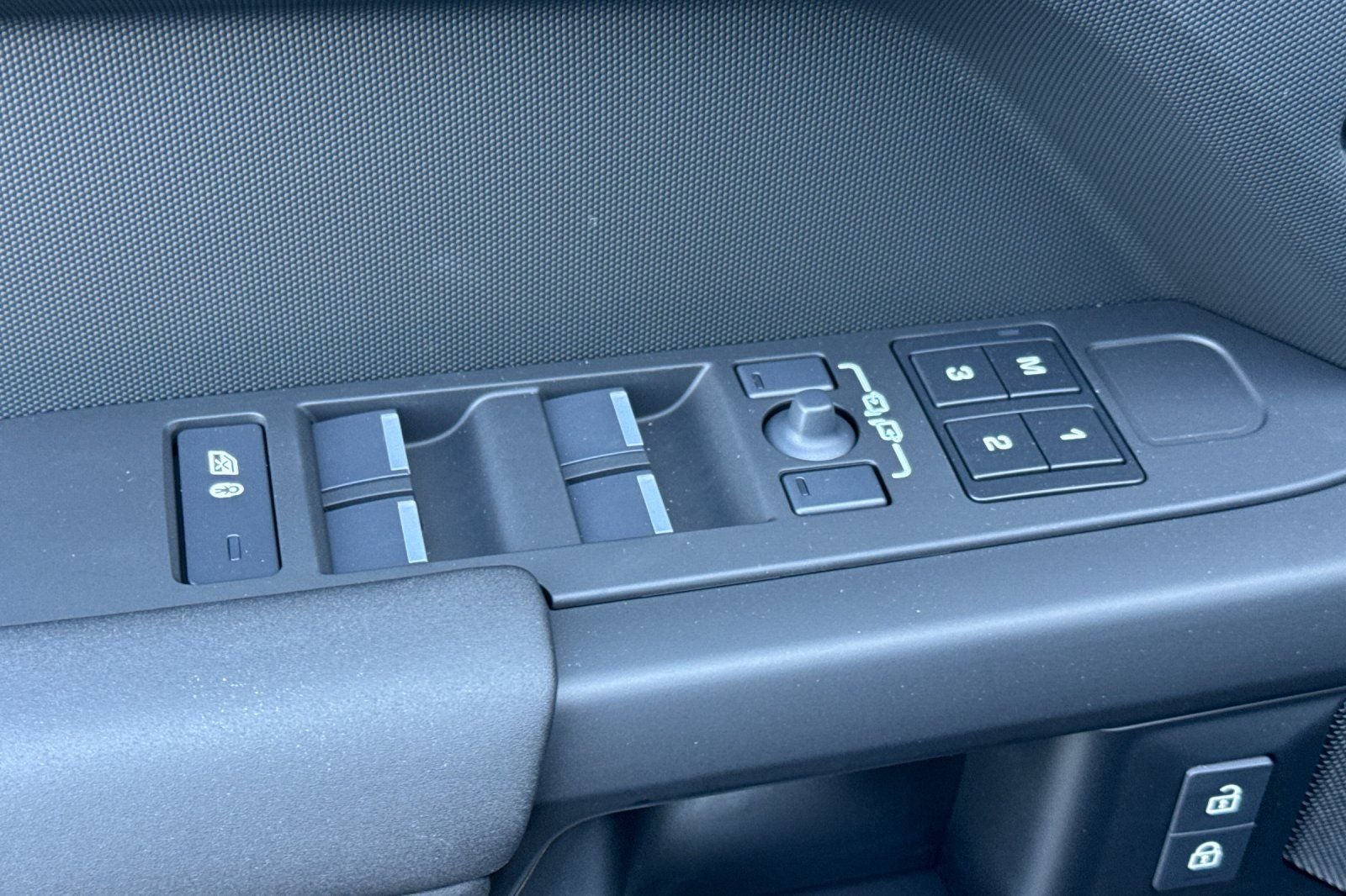 2026 Land Rover Defender 110 X-Dynamic SE