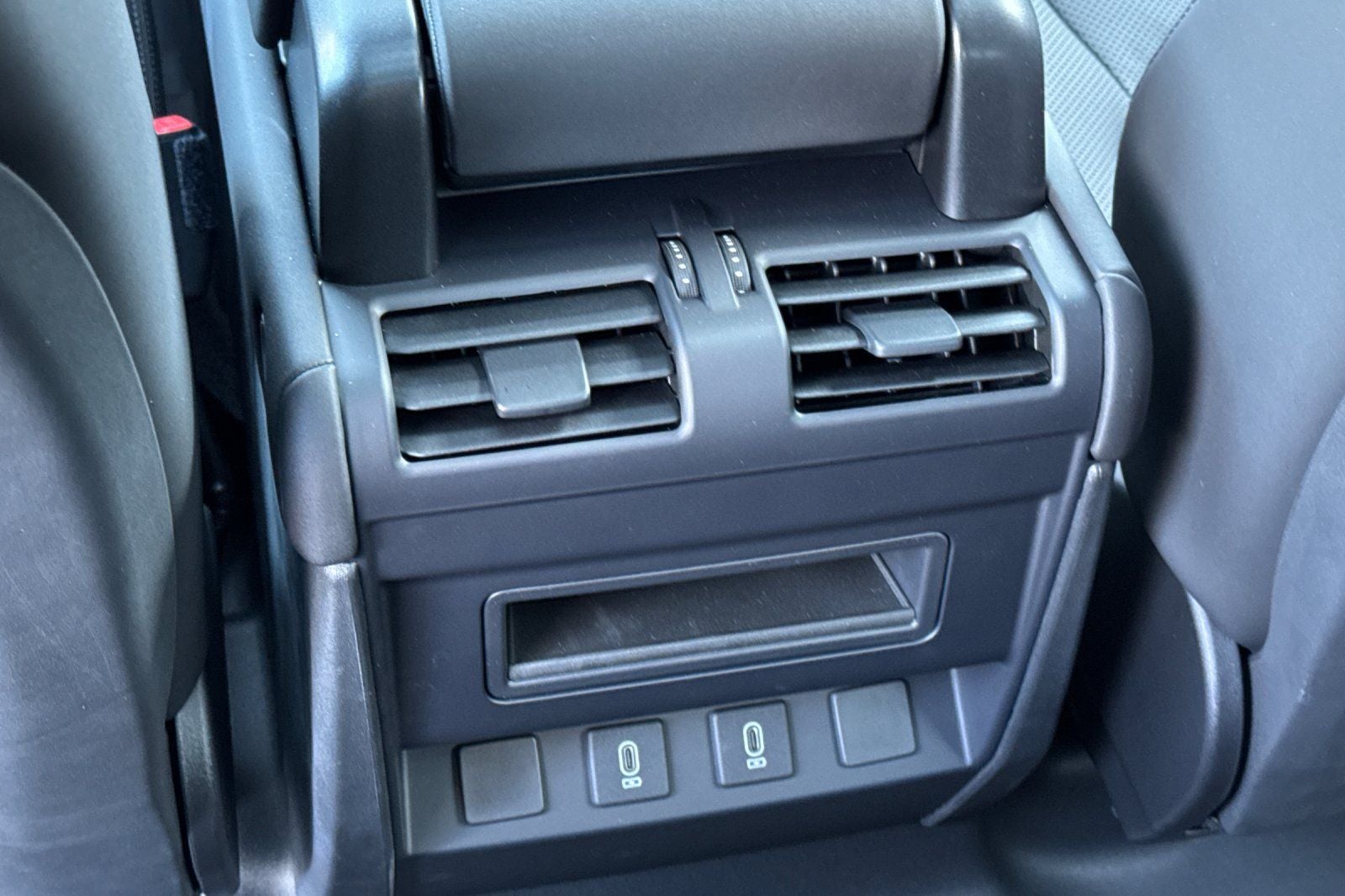 2026 Land Rover Defender 110 X-Dynamic SE