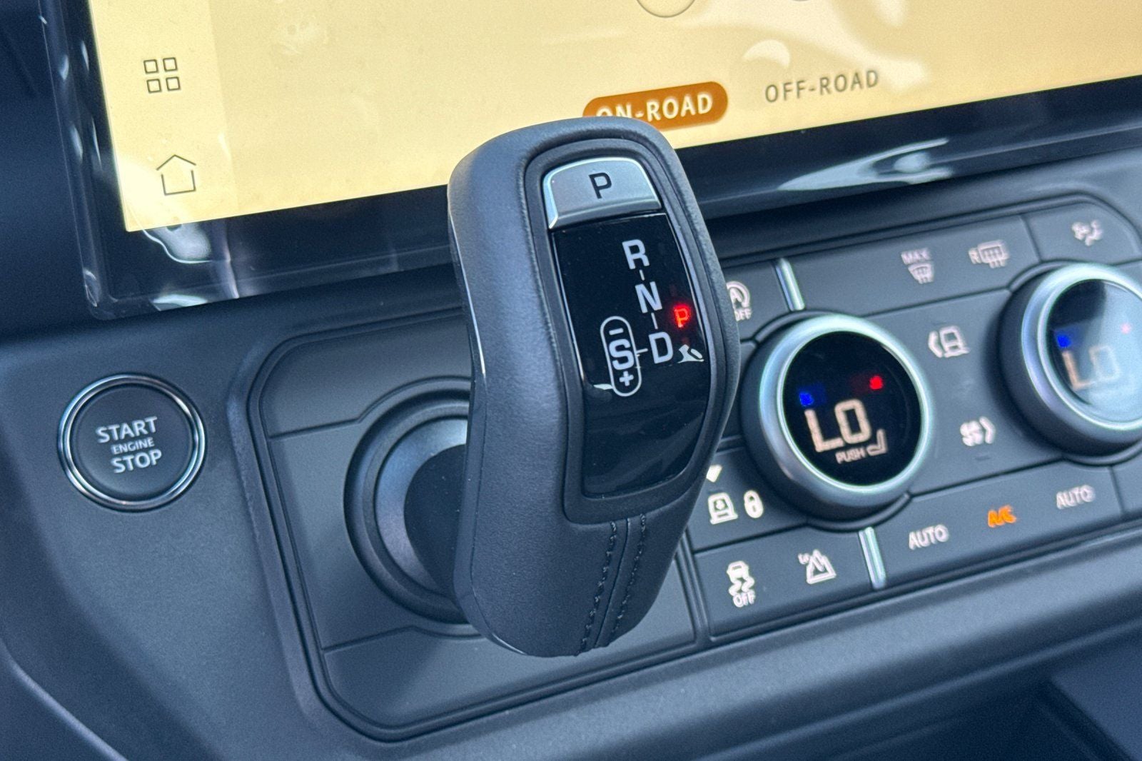 2026 Land Rover Defender 110 X-Dynamic SE