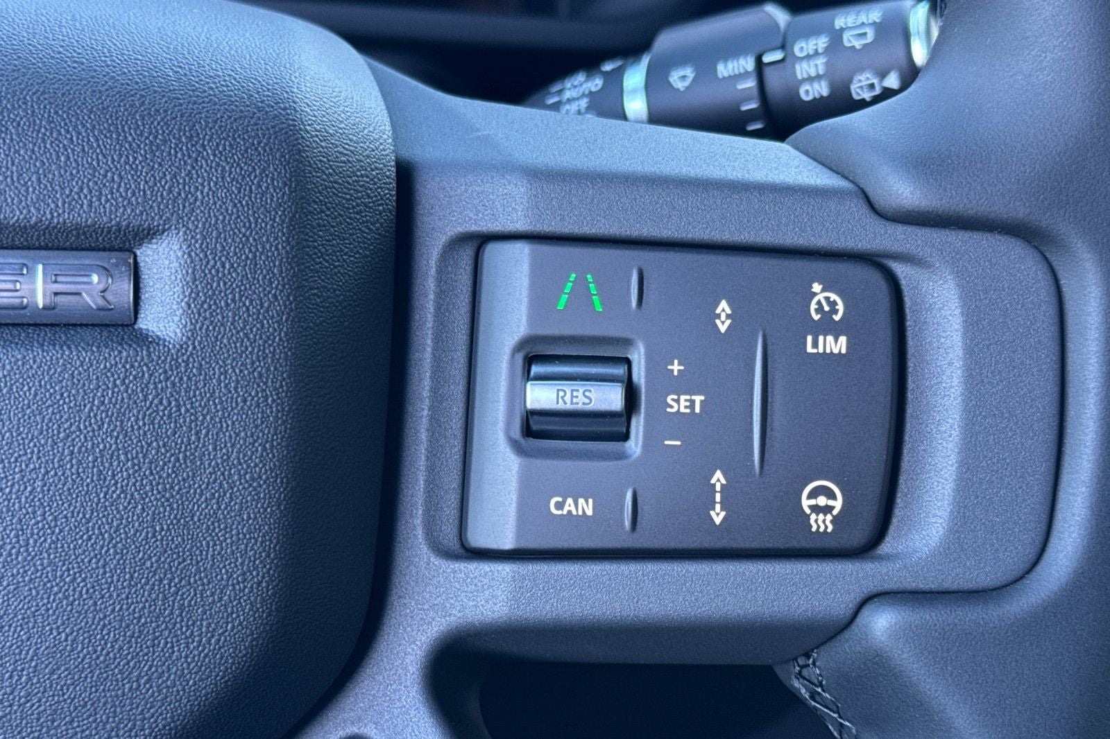 2026 Land Rover Defender 110 X-Dynamic SE