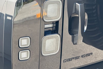 2026 Land Rover Defender 110 X-Dynamic SE