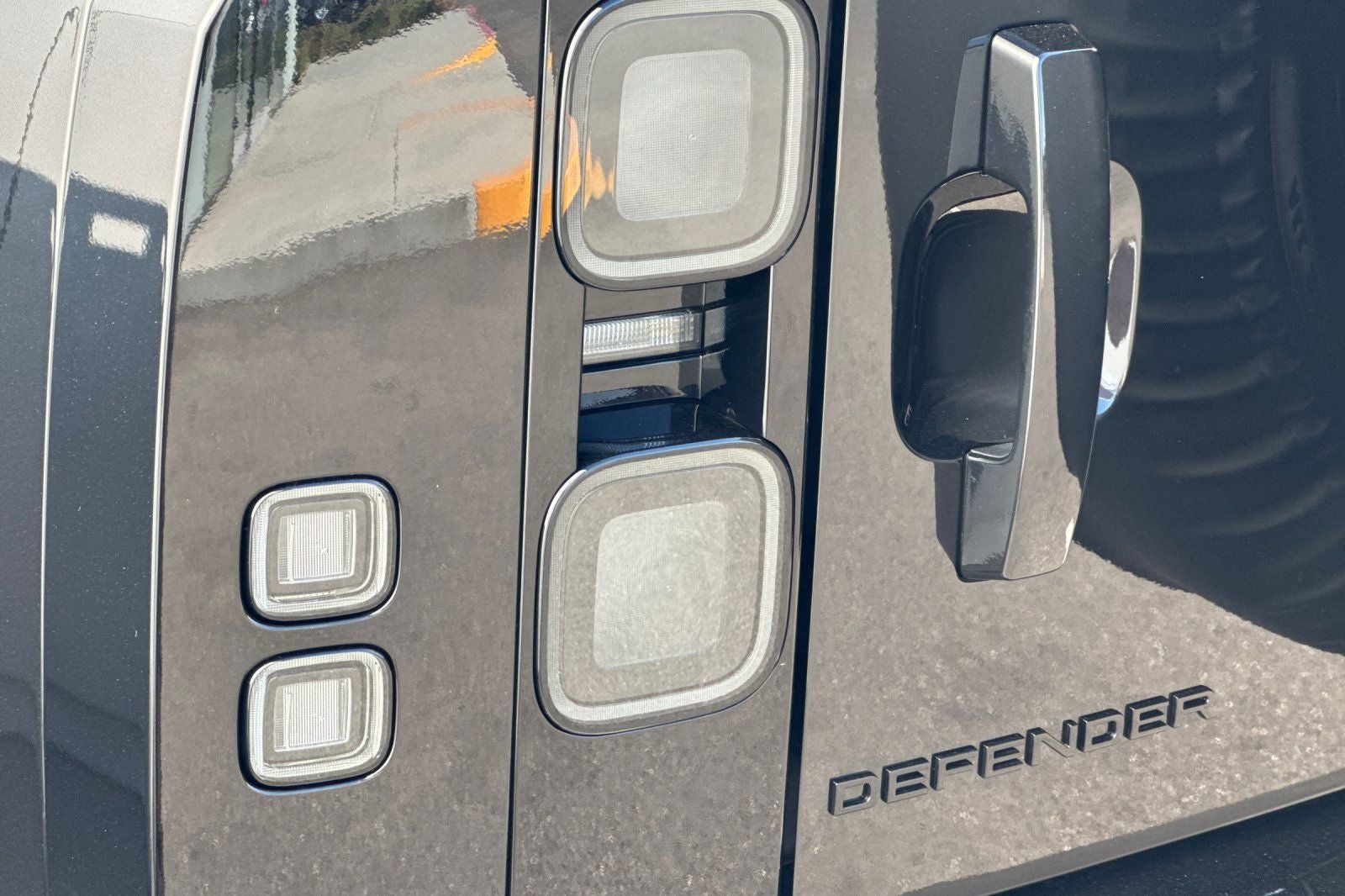 2026 Land Rover Defender 110 X-Dynamic SE